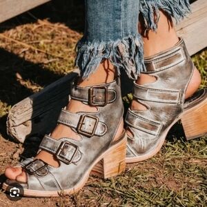 Freebird Quail Sandal In Ice Gray Size 7